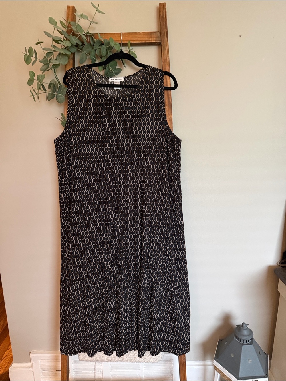 Sleeveless Black Patterned Shift Dress